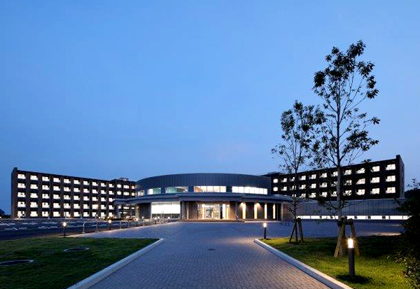 北側外観（夜）